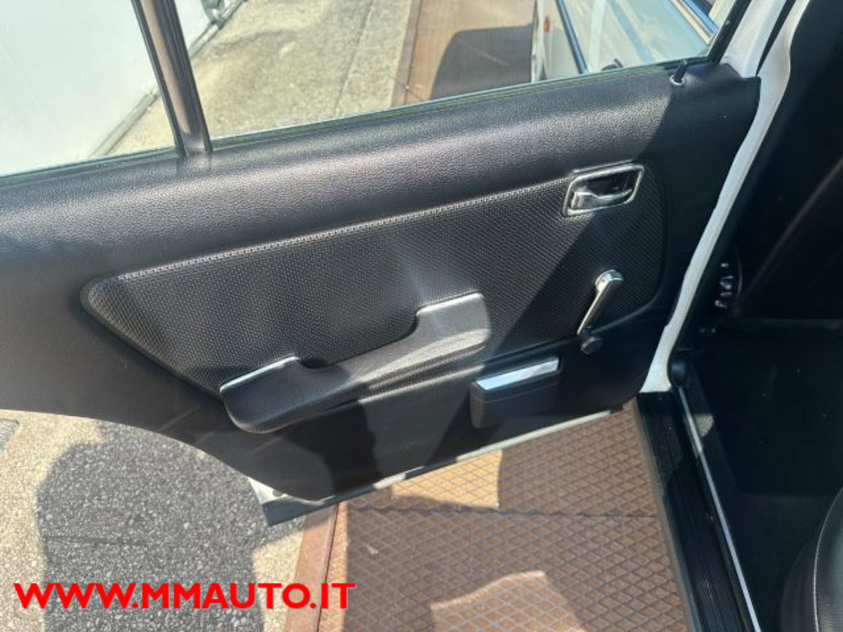 Mercedes-Benz 200 200 (10)