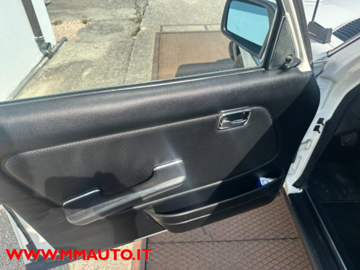 Mercedes-Benz 200 200 (11)