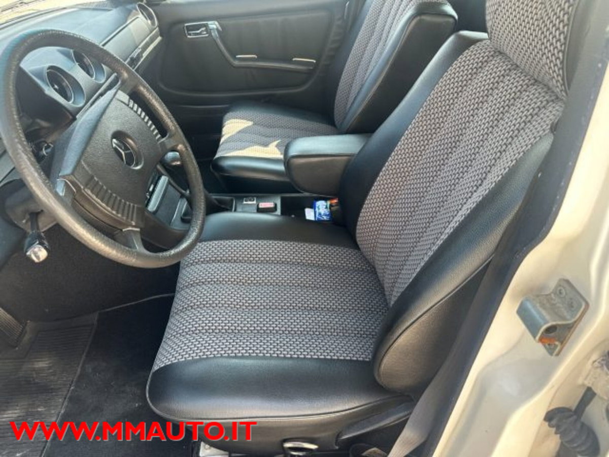 Mercedes-Benz 200 200 (12)
