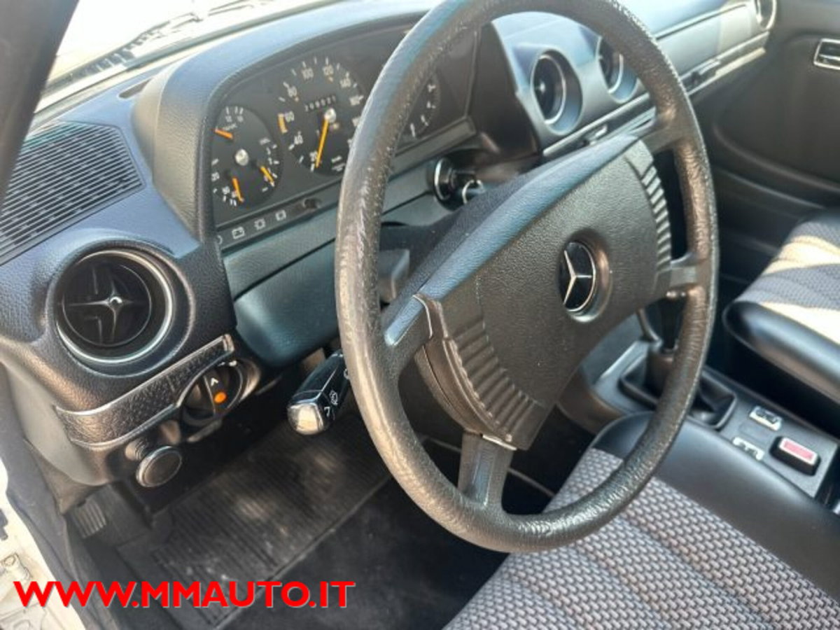 Mercedes-Benz 200 200 (13)