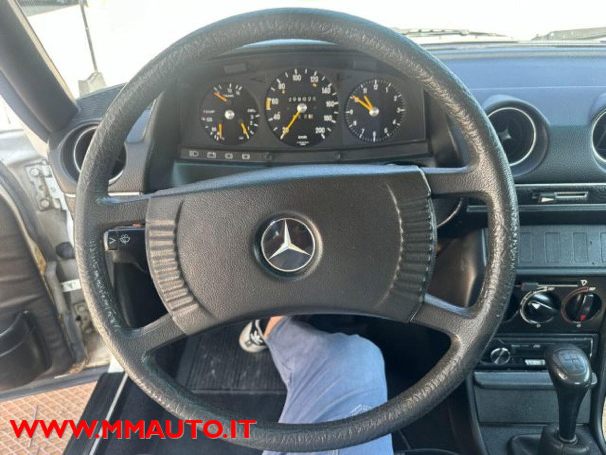Mercedes-Benz 200 200 (14)