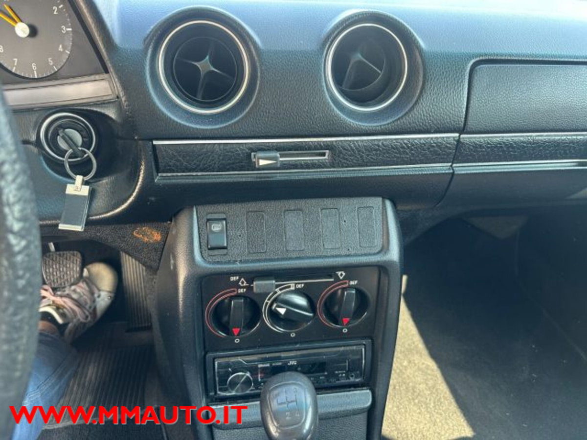 Mercedes-Benz 200 200 (15)