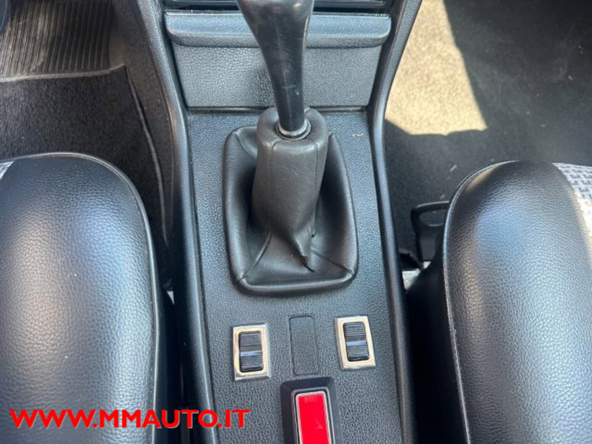 Mercedes-Benz 200 200 (16)