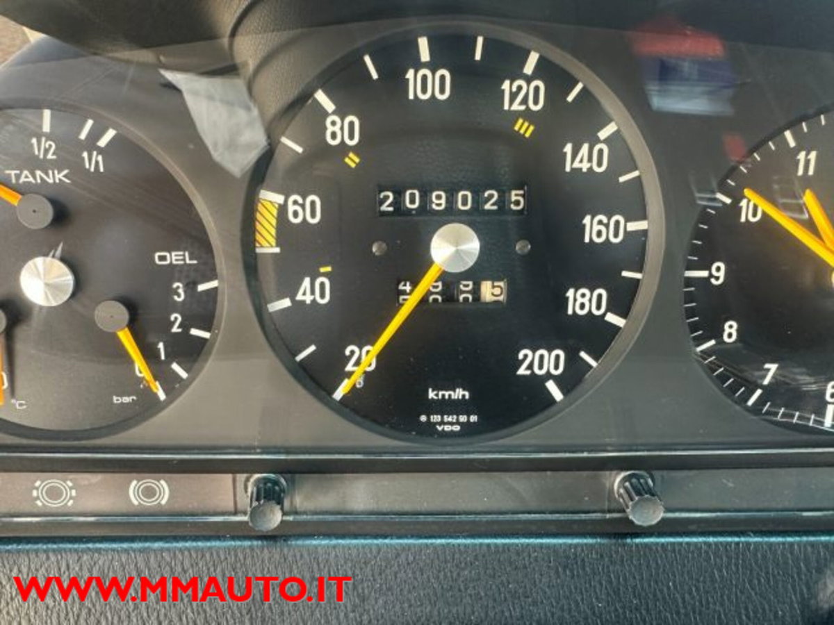 Mercedes-Benz 200 200 (17)