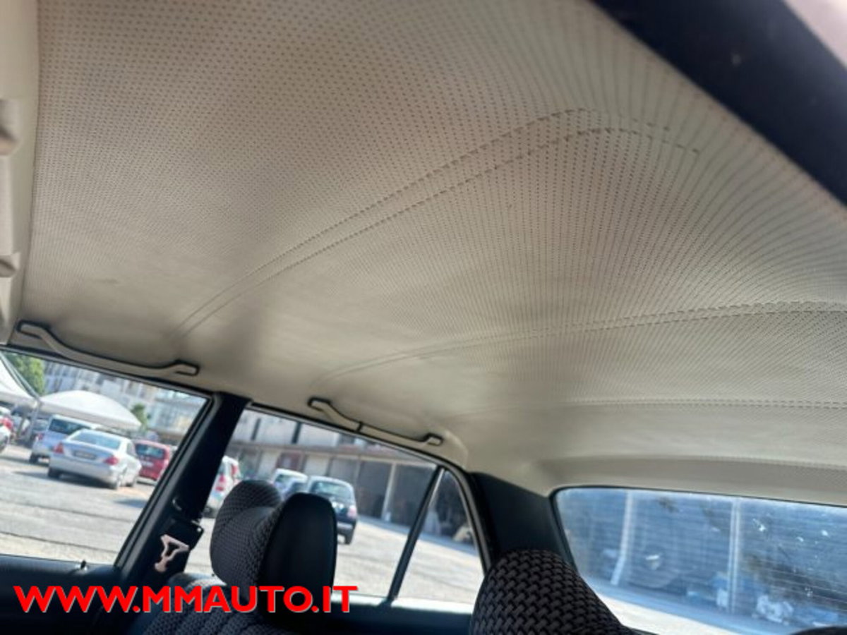 Mercedes-Benz 200 200 (18)
