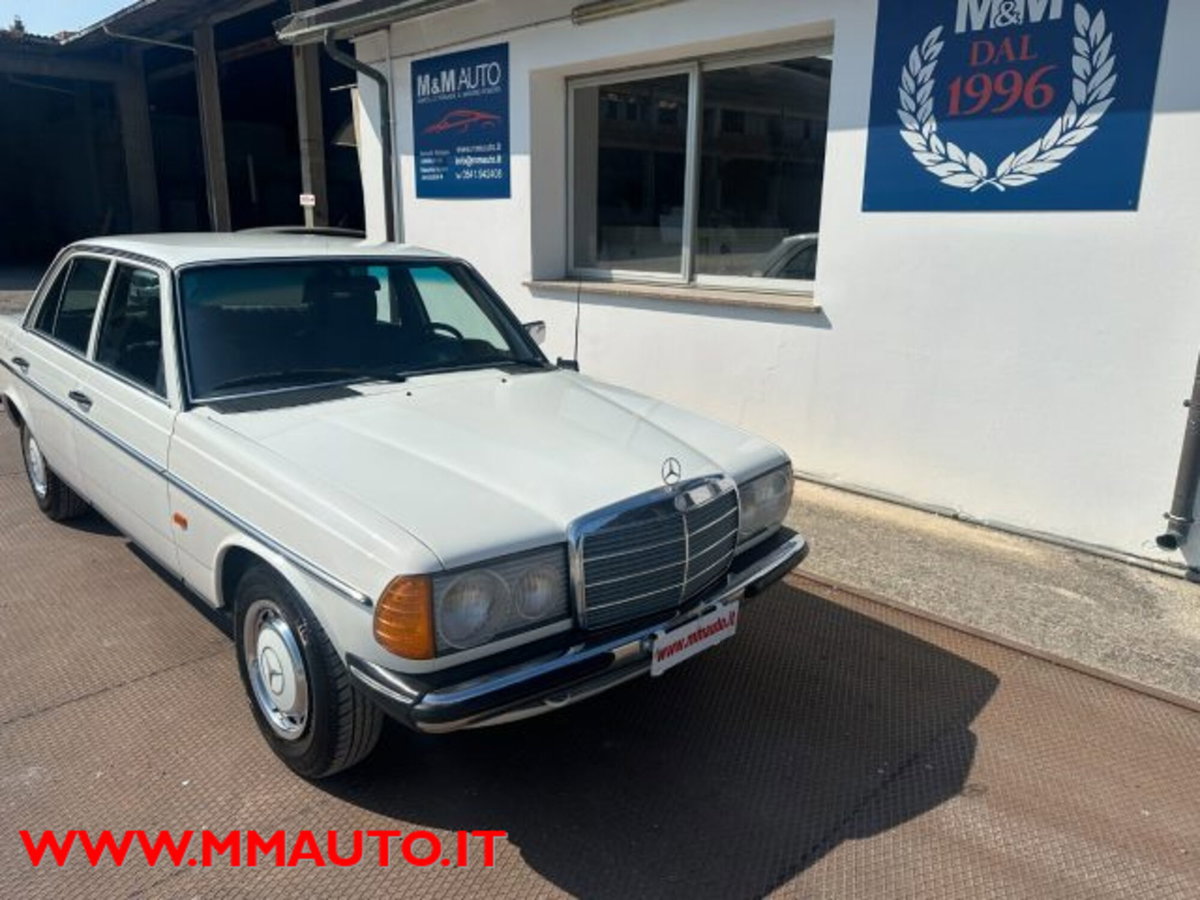 Mercedes-Benz 200 200 (2)
