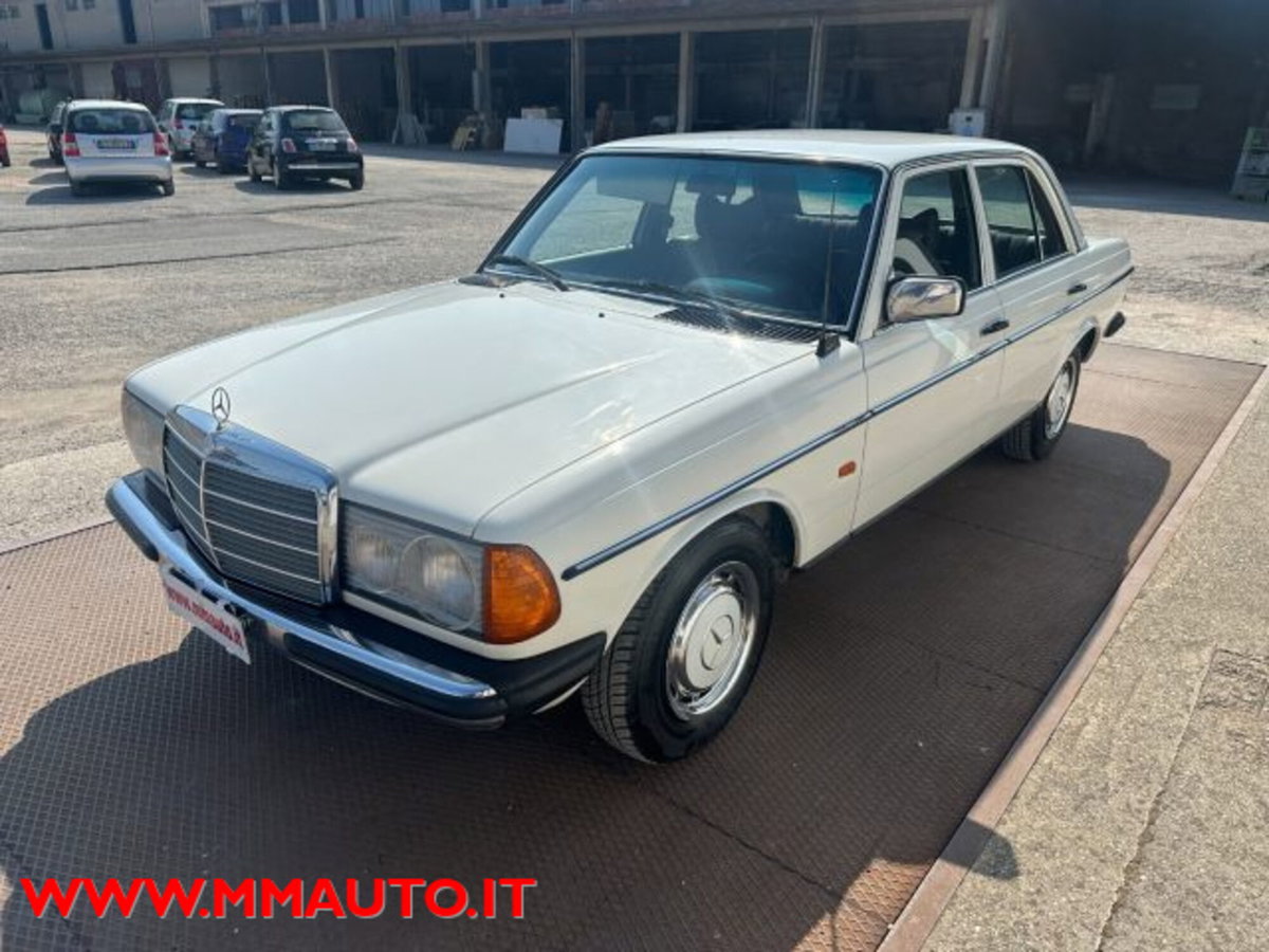 Mercedes-Benz 200 200 (3)
