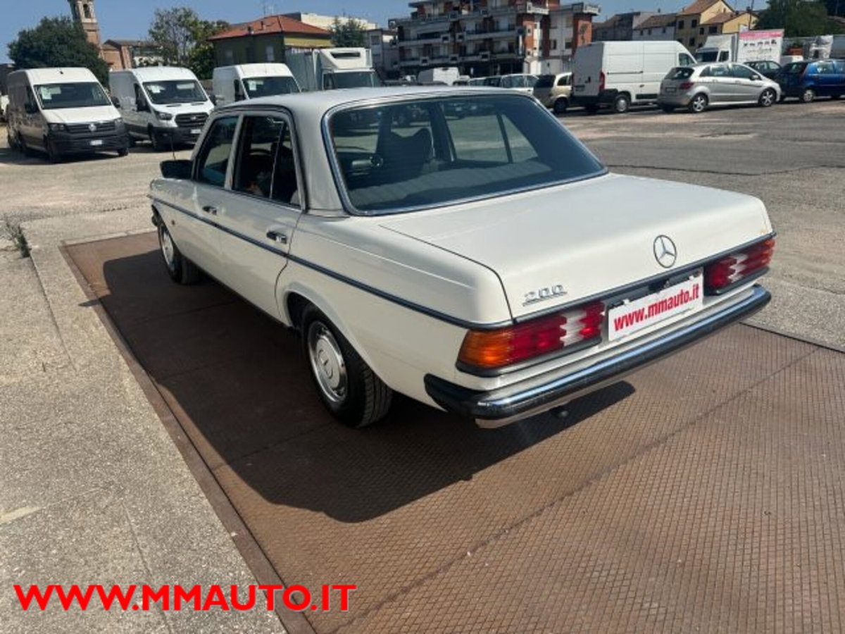 Mercedes-Benz 200 200 (4)