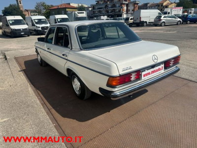 Mercedes-Benz 200 200 (4)