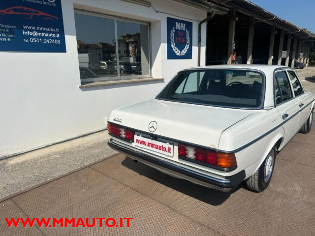 Mercedes-Benz 200 200 (5)