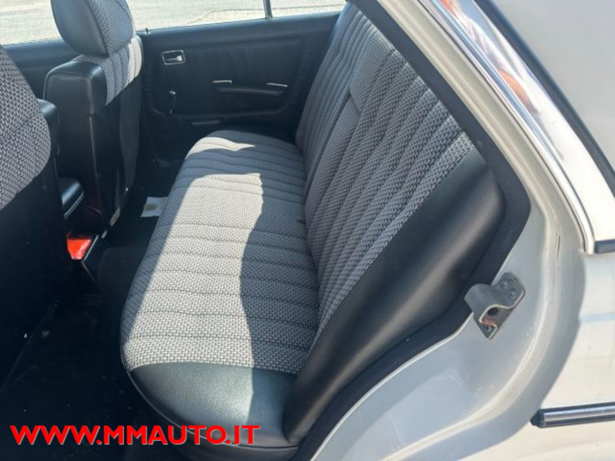 Mercedes-Benz 200 200 (7)