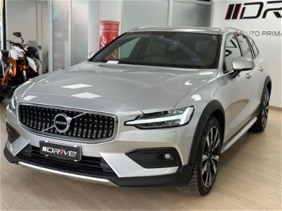 Volvo V60 Cross Country B5 AWD Geartronic Business Pro Line usata