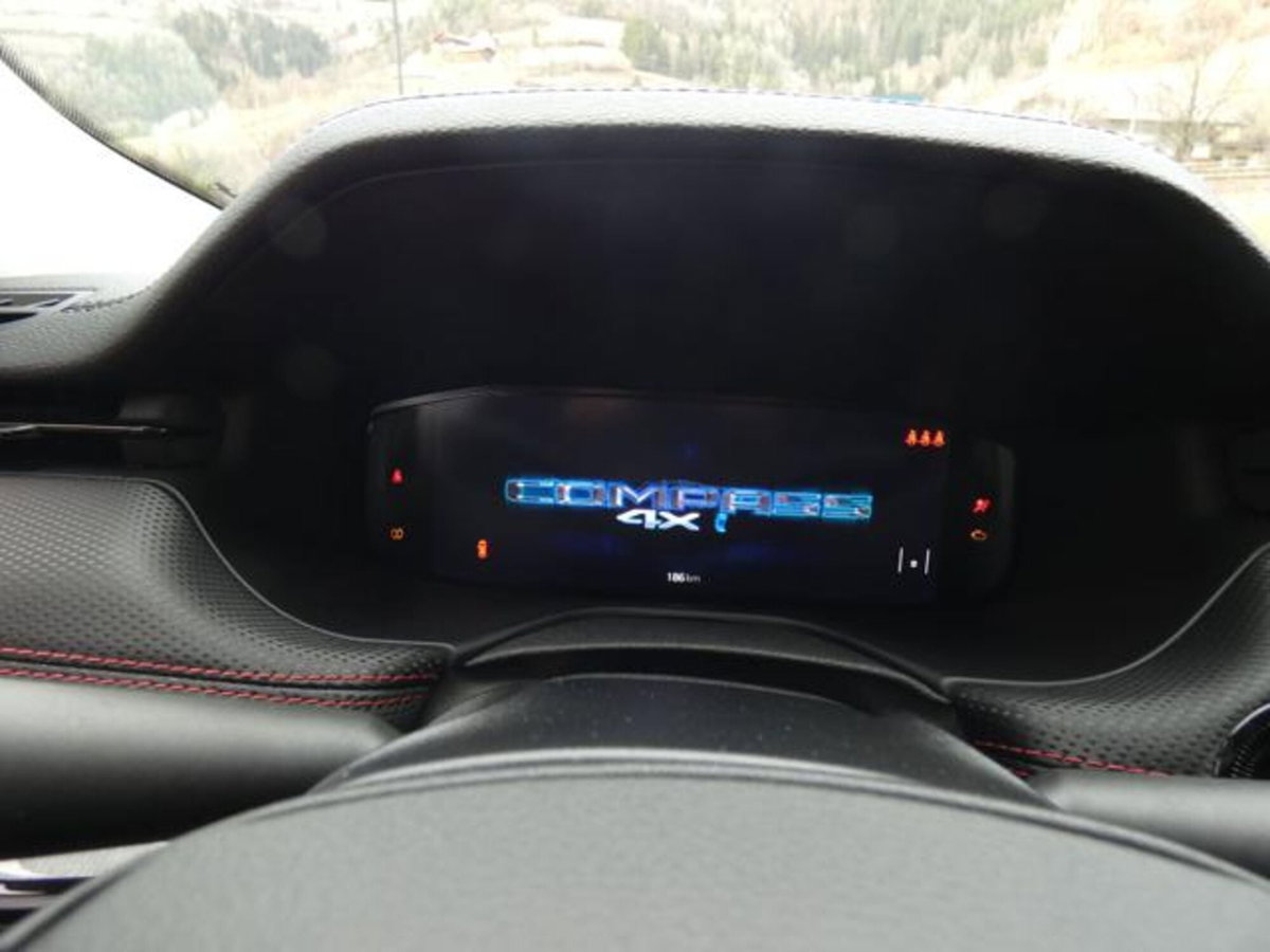 Jeep Compass 1.3 T4 240CV PHEV AT6 4xe Trailhawk (10)