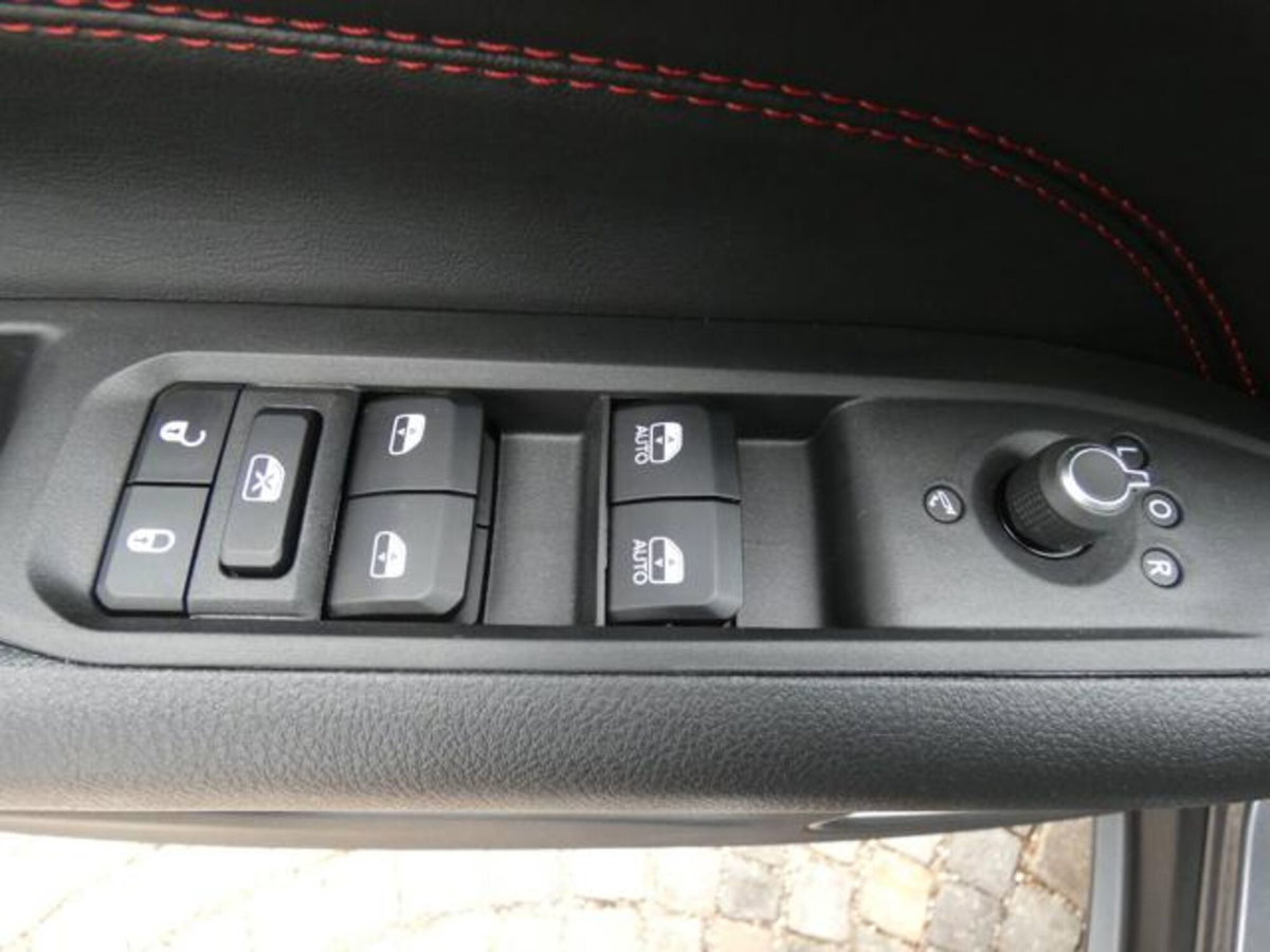 Jeep Compass 1.3 T4 240CV PHEV AT6 4xe Trailhawk (18)