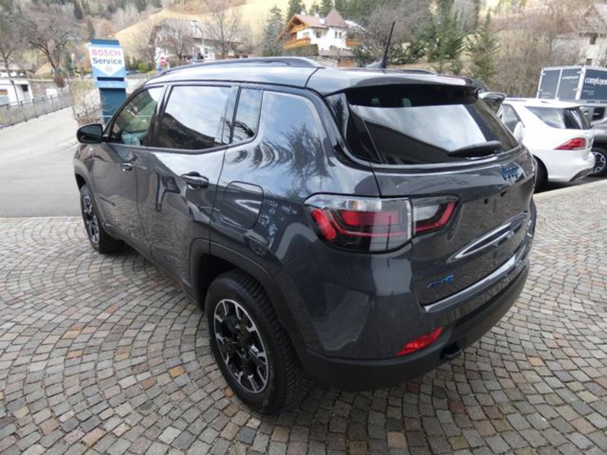 Jeep Compass 1.3 T4 240CV PHEV AT6 4xe Trailhawk (4)