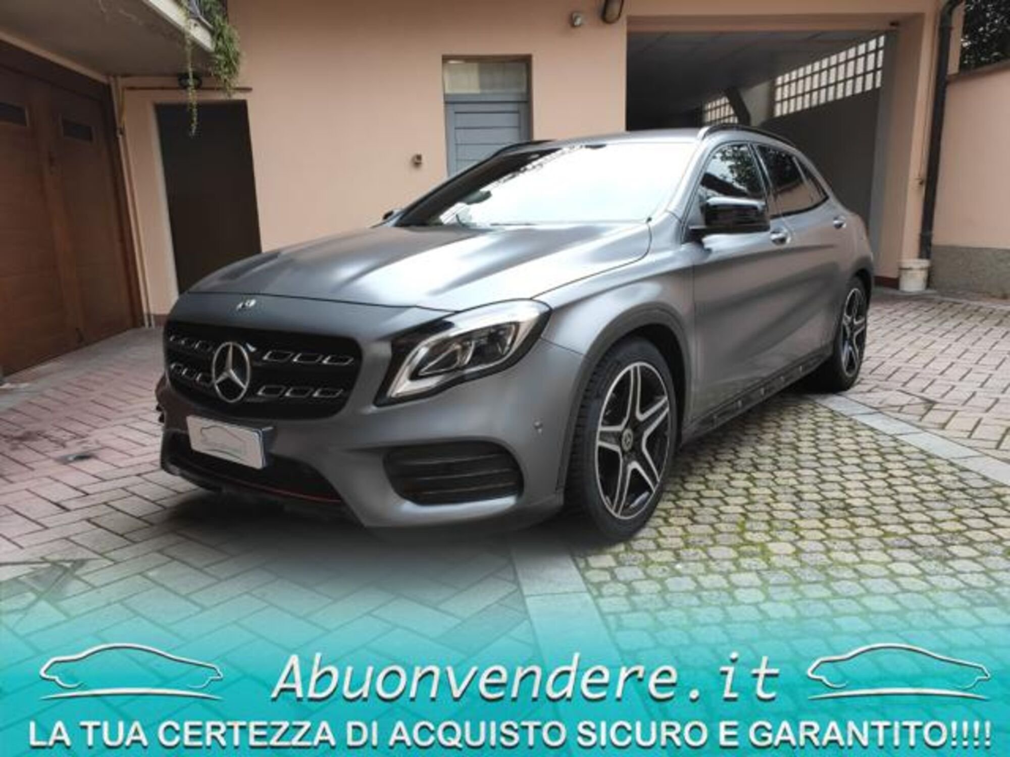 Mercedes-Benz GLA SUV 200 Premium 