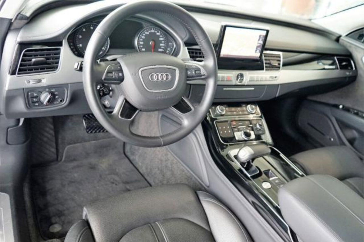 Audi A8 L 4.2 V8 FSI quattro tiptronic (19)