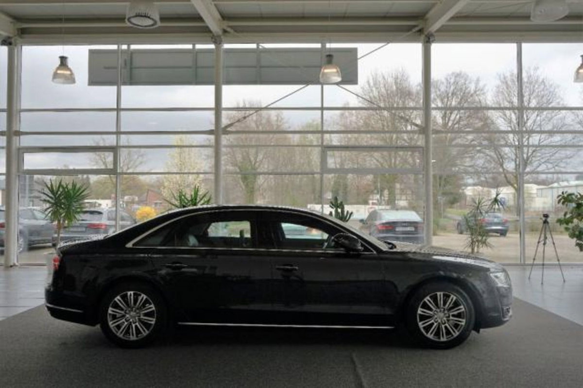 Audi A8 L 4.2 V8 FSI quattro tiptronic (3)