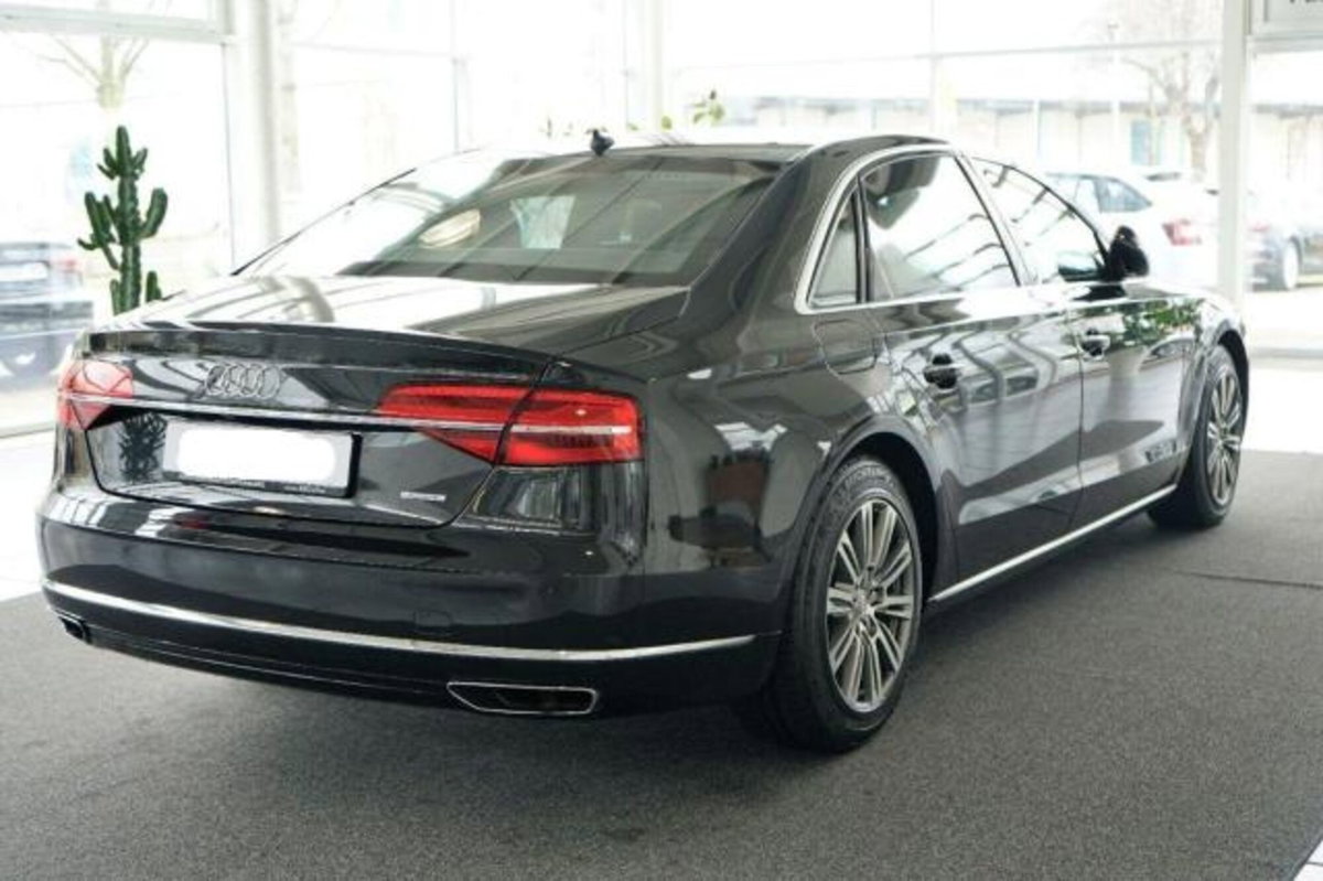 Audi A8 L 4.2 V8 FSI quattro tiptronic (6)