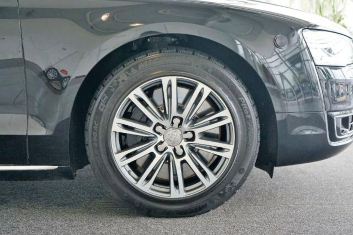 Audi A8 L 4.2 V8 FSI quattro tiptronic (9)