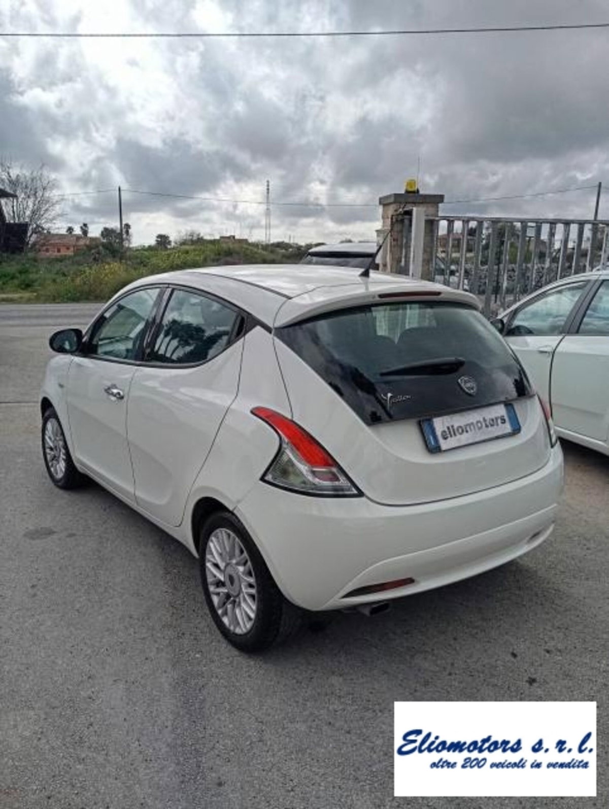 Lancia Ypsilon 1.2 69 CV 5 porte GPL Ecochic Silver (10)