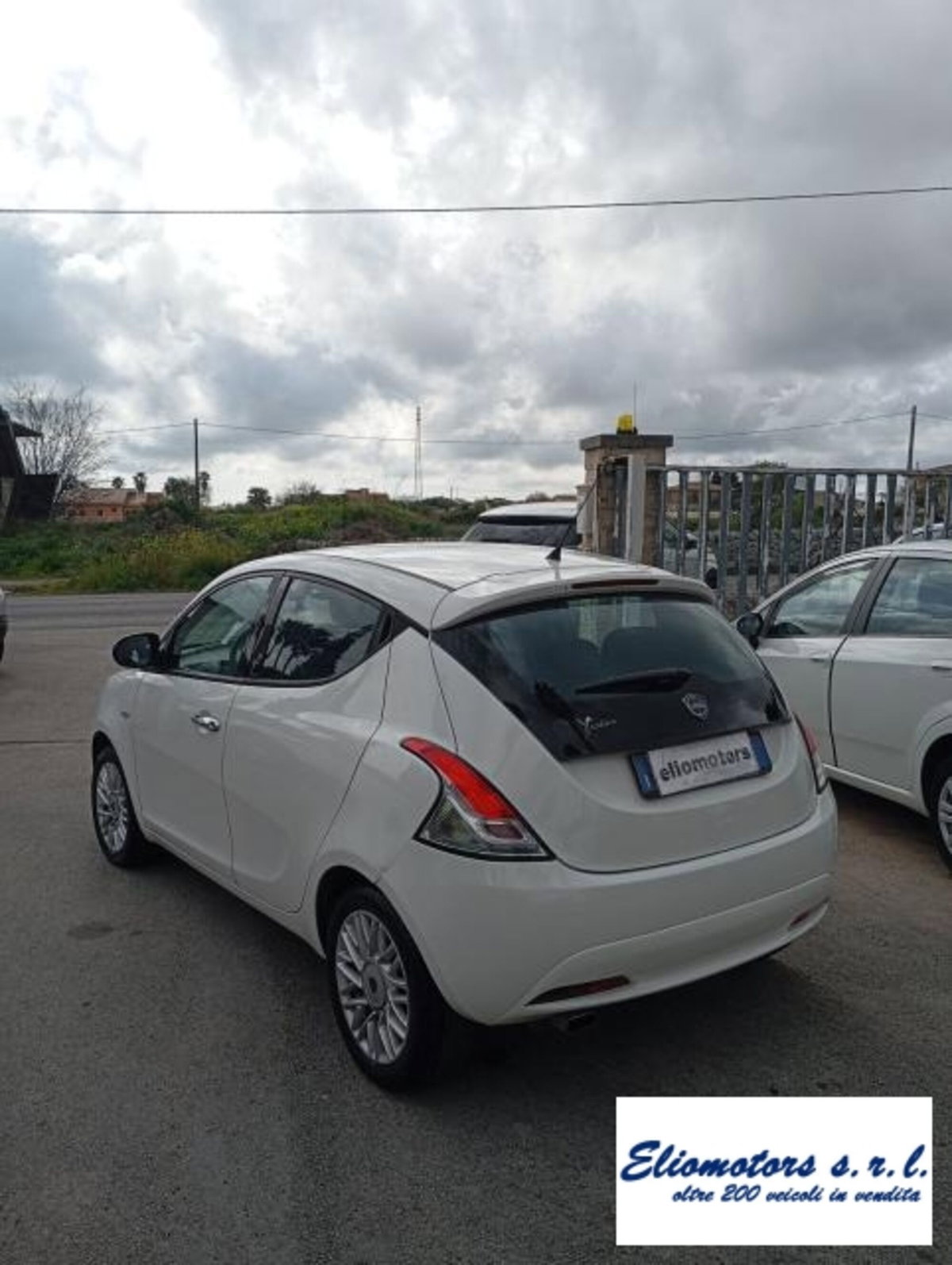 Lancia Ypsilon 1.2 69 CV 5 porte GPL Ecochic Silver (13)