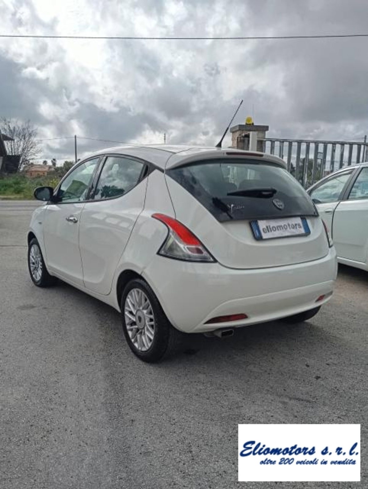 Lancia Ypsilon 1.2 69 CV 5 porte GPL Ecochic Silver (14)