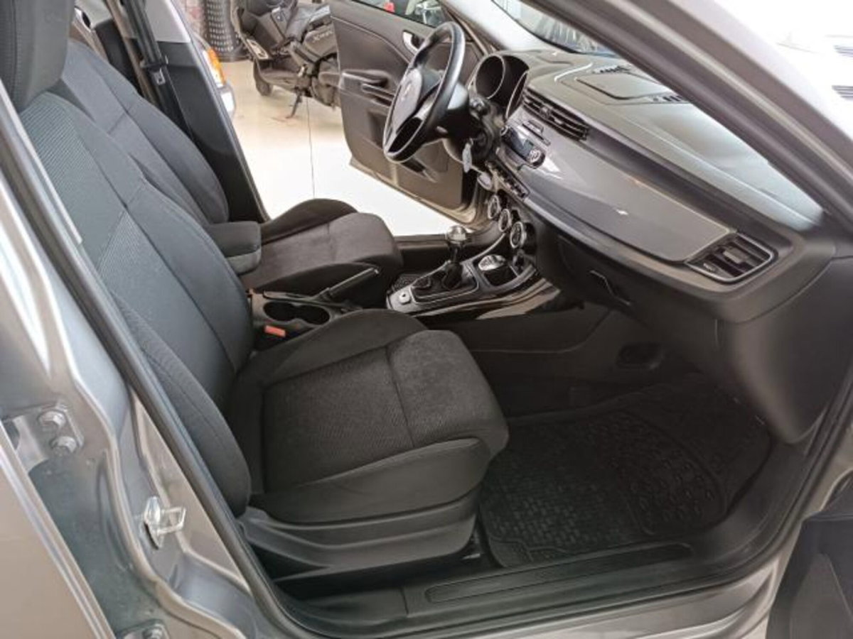 Alfa Romeo Giulietta 1.6 JTDm-2 Progression c/CL (15)