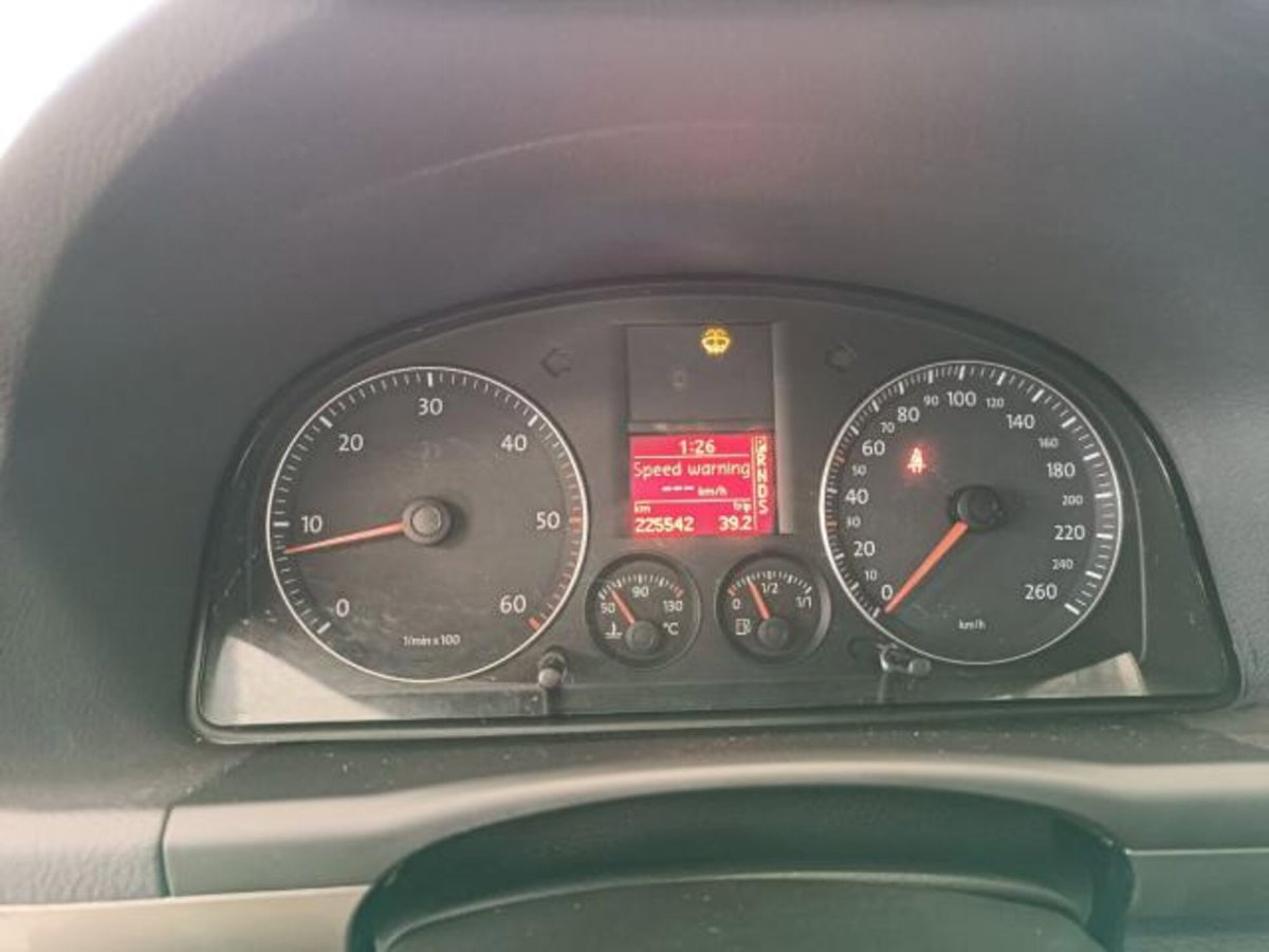 Volkswagen Touran TDI DPF DSG Highline (9)