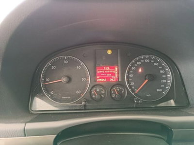Volkswagen Touran TDI DPF DSG Highline (9)
