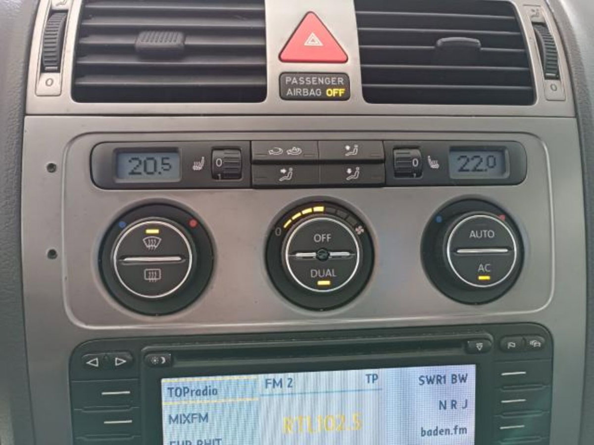 Volkswagen Touran TDI DPF DSG Highline (10)