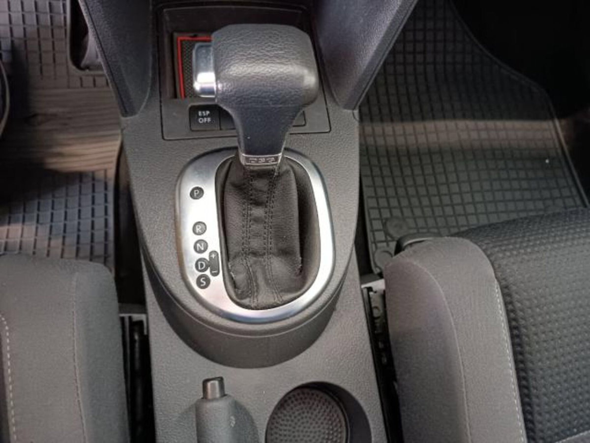 Volkswagen Touran TDI DPF DSG Highline (12)