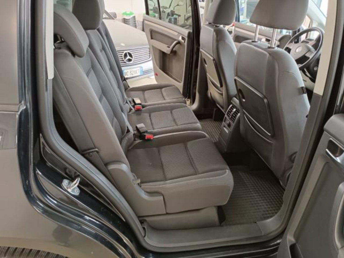 Volkswagen Touran TDI DPF DSG Highline (17)