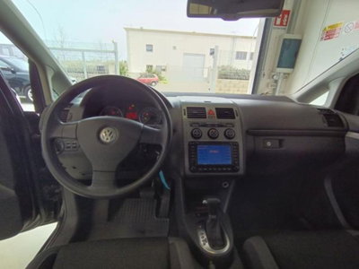 Volkswagen Touran TDI DPF DSG Highline (8)