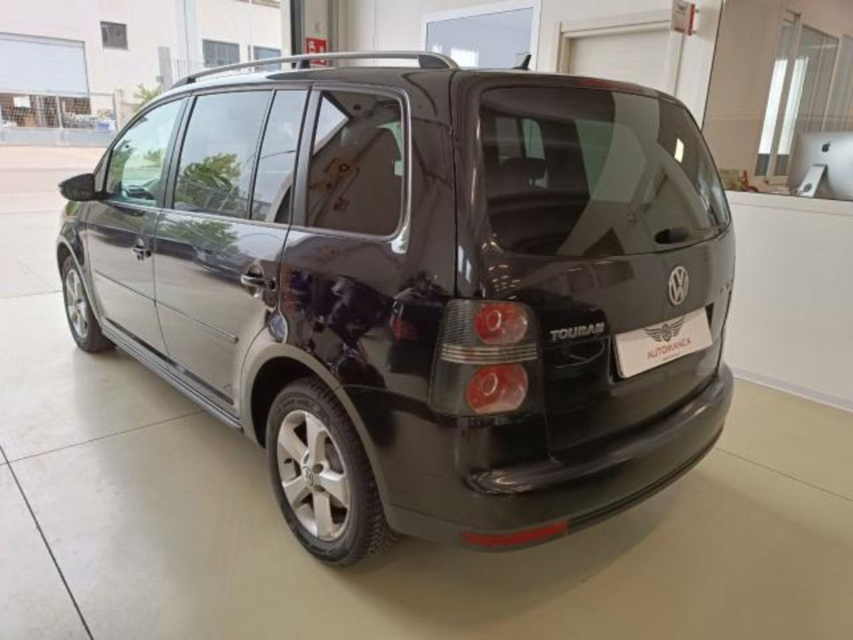 Volkswagen Touran TDI DPF DSG Highline (5)