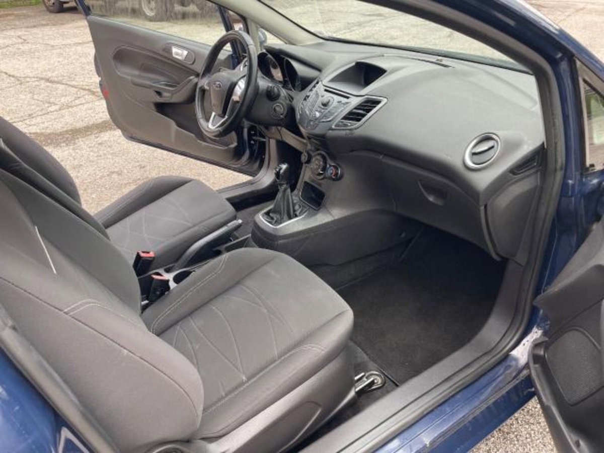 Ford Fiesta 1.5 TDCi 75CV 3 porte Titanium (14)