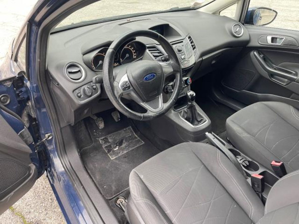 Ford Fiesta 1.5 TDCi 75CV 3 porte Titanium (9)