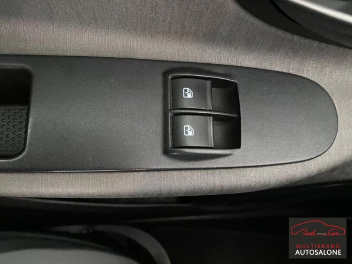 Lancia Ypsilon 1.2 69 CV 5 porte GPL Ecochic Silver (11)