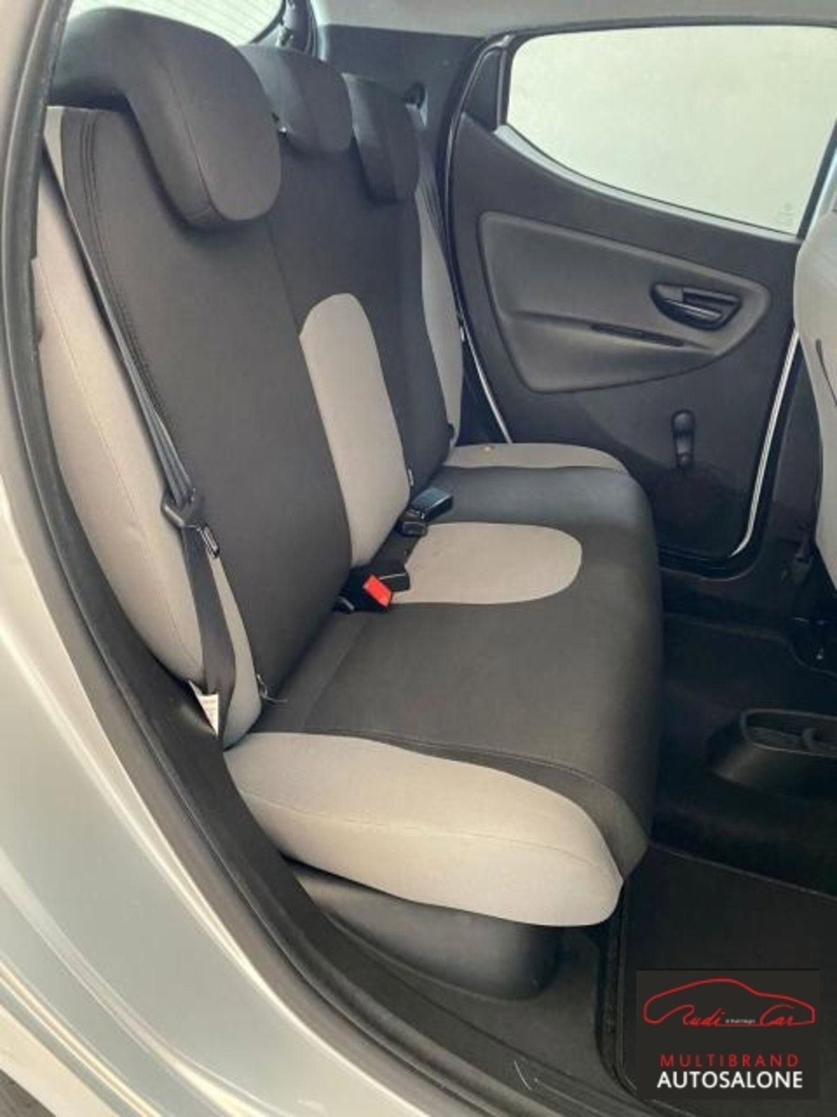 Lancia Ypsilon 1.2 69 CV 5 porte GPL Ecochic Silver (12)