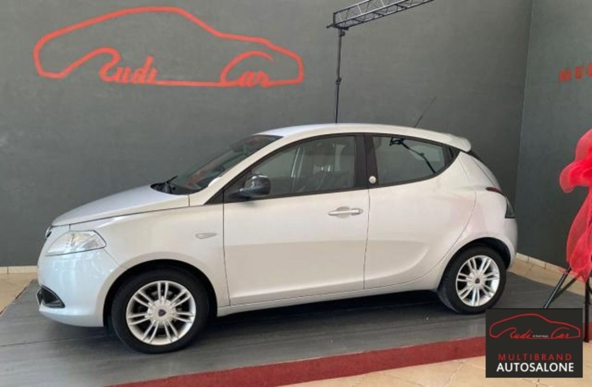 Lancia Ypsilon 1.2 69 CV 5 porte GPL Ecochic Silver (3)