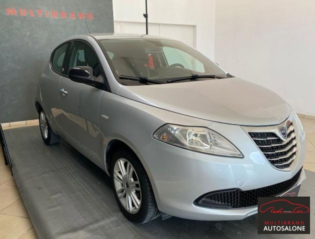 Lancia Ypsilon 1.2 69 CV 5 porte GPL Ecochic Silver (4)