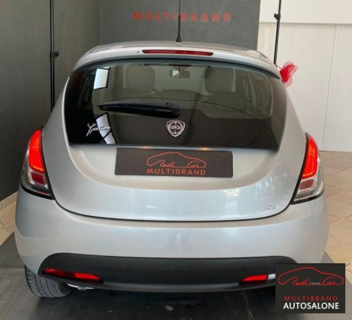 Lancia Ypsilon 1.2 69 CV 5 porte GPL Ecochic Silver (5)