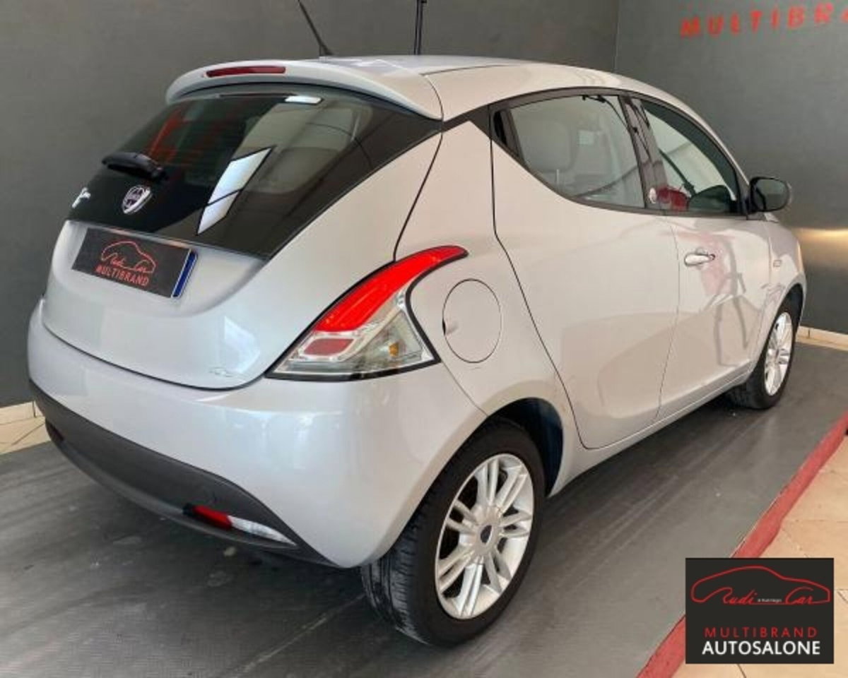 Lancia Ypsilon 1.2 69 CV 5 porte GPL Ecochic Silver (6)