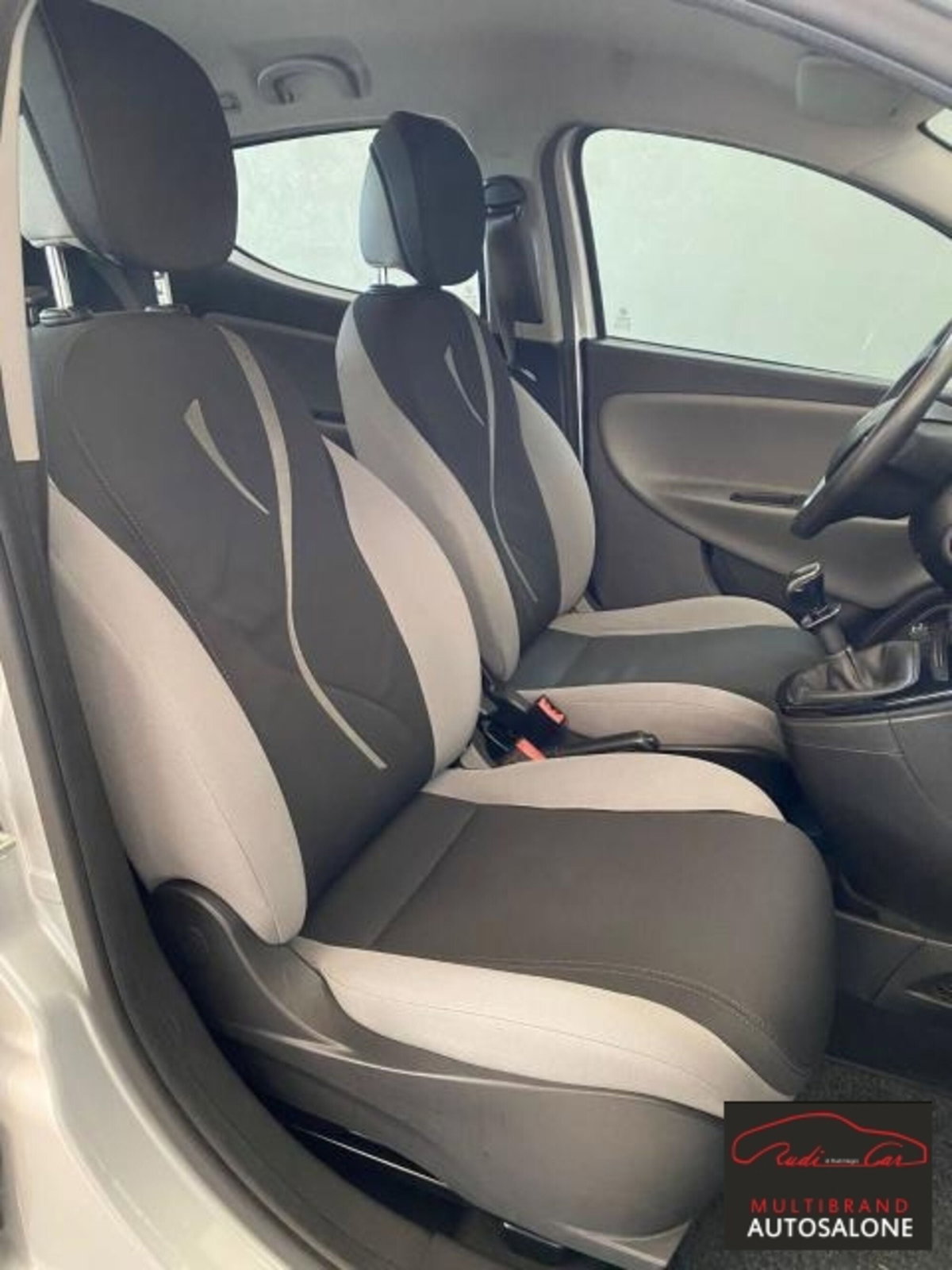 Lancia Ypsilon 1.2 69 CV 5 porte GPL Ecochic Silver (8)