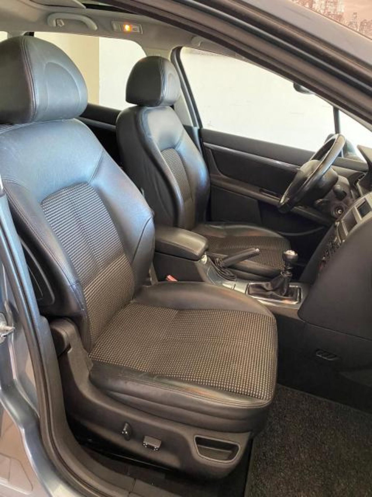 Peugeot 407 SW 2.0 HDi Confort (8)