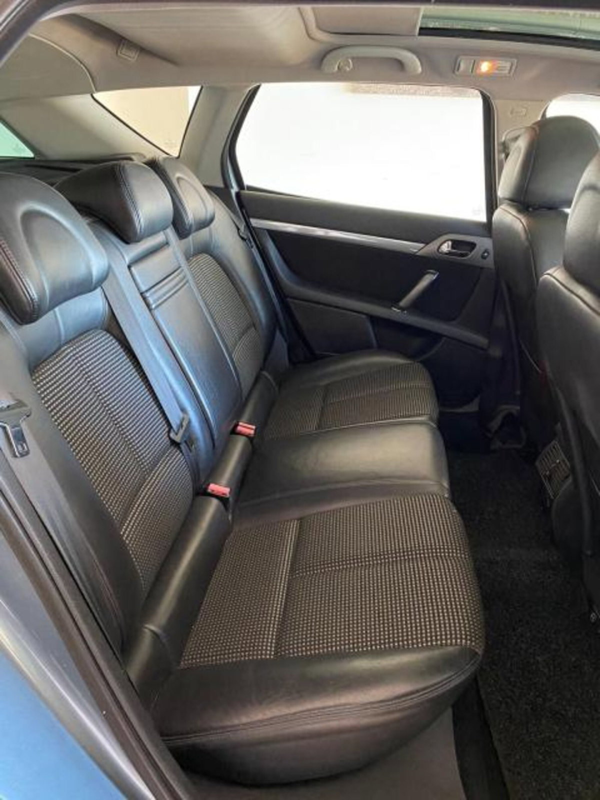 Peugeot 407 SW 2.0 HDi Confort (9)