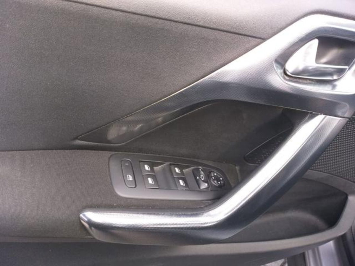 Peugeot 2008 e-HDi 92 CV Stop&Start robotizzato Active (12)