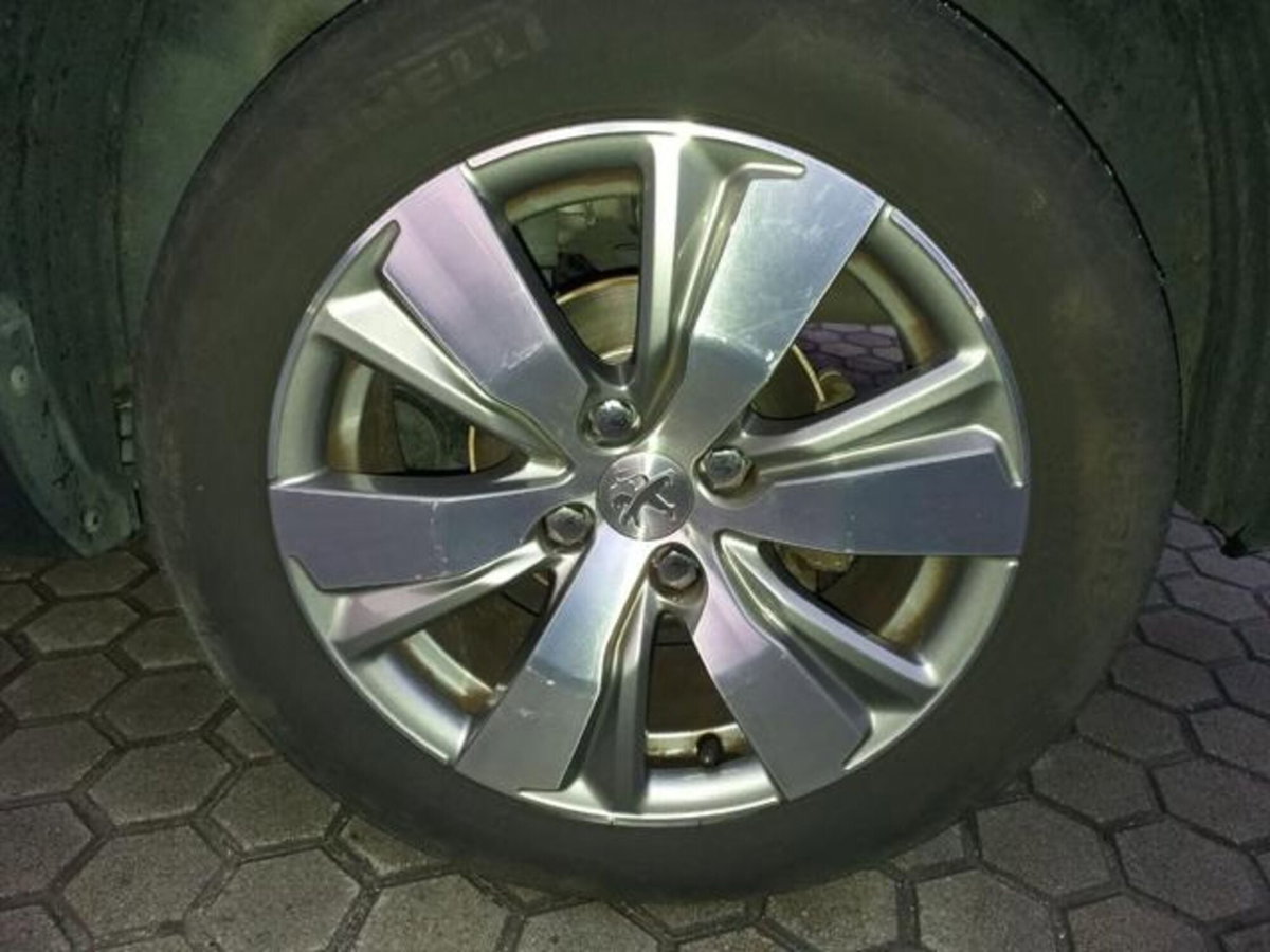 Peugeot 2008 e-HDi 92 CV Stop&Start robotizzato Active (15)