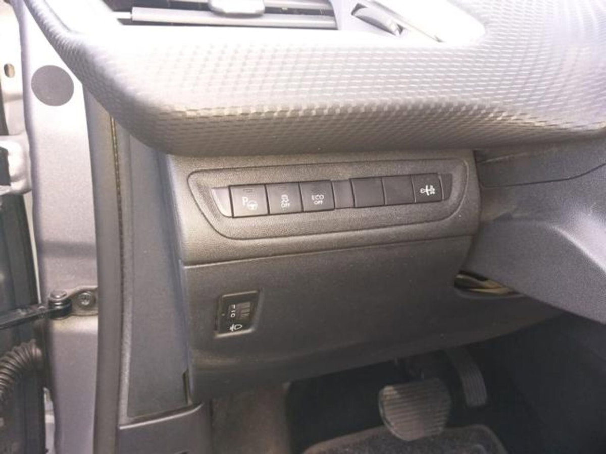 Peugeot 2008 e-HDi 92 CV Stop&Start robotizzato Active (16)