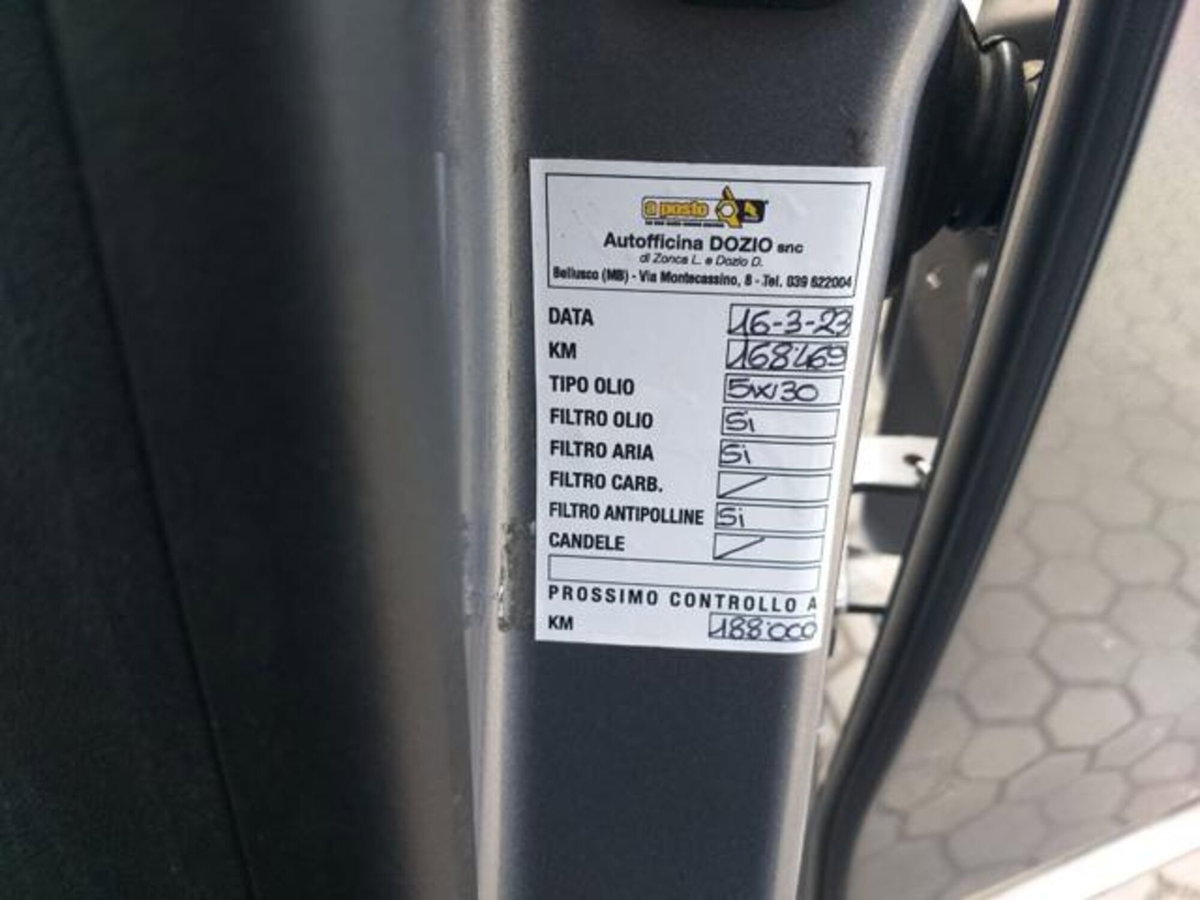 Peugeot 2008 e-HDi 92 CV Stop&Start robotizzato Active (2)